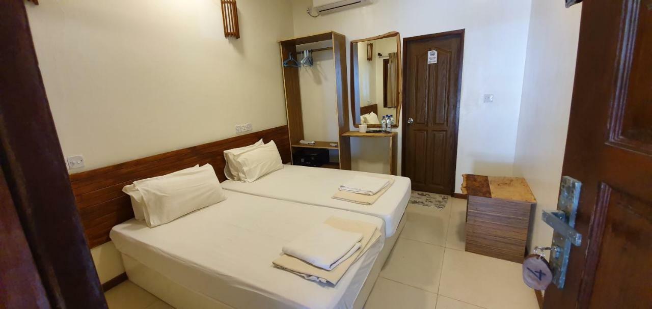 เซิร์ฟ เดค Hotel Thulusdhoo ภายนอก รูปภาพ