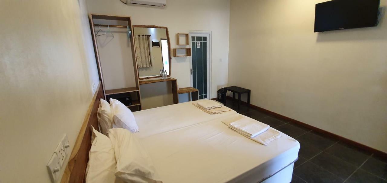 เซิร์ฟ เดค Hotel Thulusdhoo ภายนอก รูปภาพ