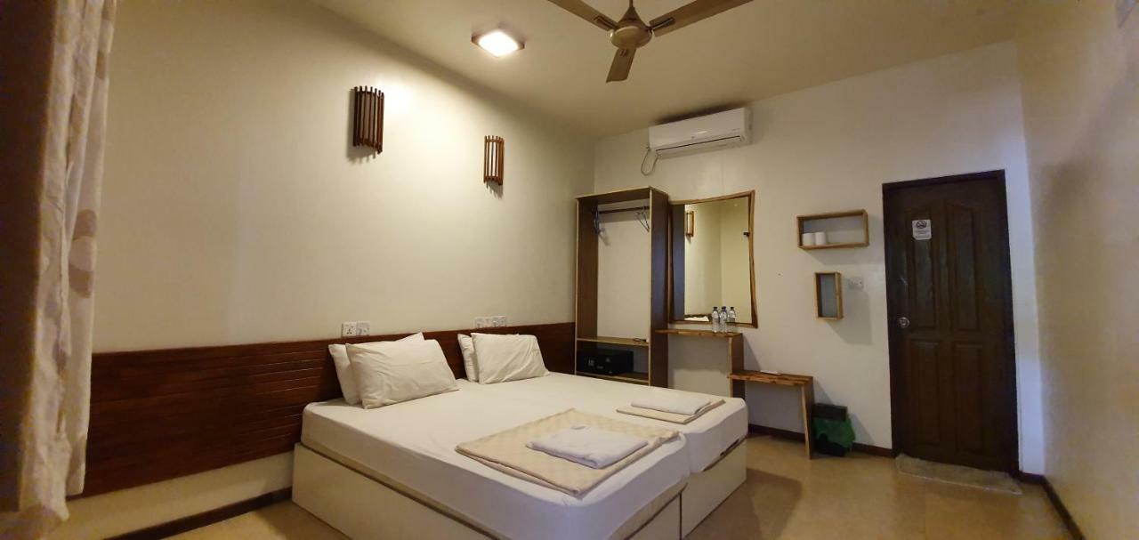 เซิร์ฟ เดค Hotel Thulusdhoo ภายนอก รูปภาพ