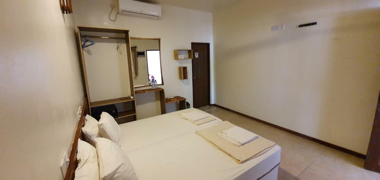 เซิร์ฟ เดค Hotel Thulusdhoo ภายนอก รูปภาพ