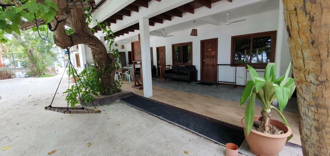 เซิร์ฟ เดค Hotel Thulusdhoo ภายนอก รูปภาพ